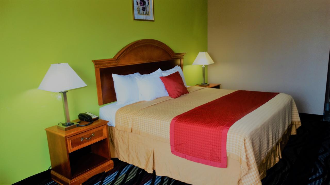 Oak Tree Inn & Suites Claxton Exterior foto